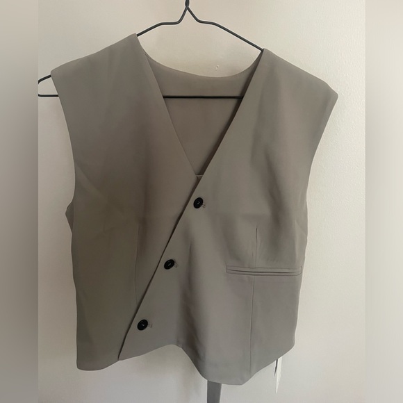 Sleeveless vest - Picture 4 of 5